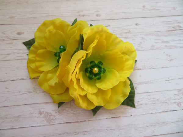 Yellow and Green Rose Flower Comb