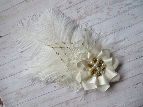 Ivory White & Gold Austen Feather Clip