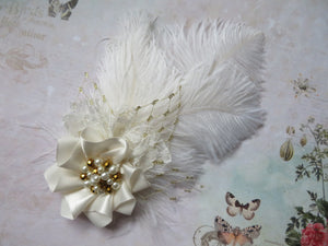 Ivory White & Gold Austen Feather Clip