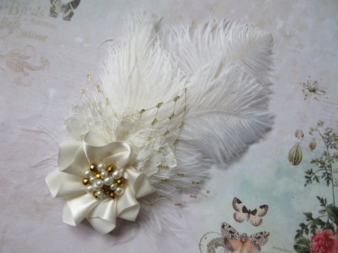 Ivory White & Gold Austen Feather Clip