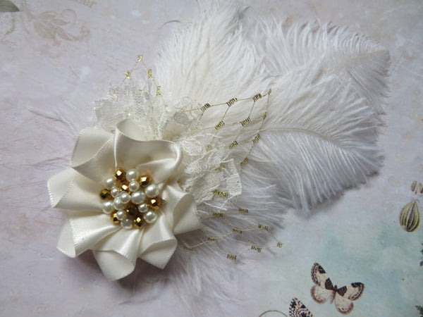 Ivory White & Gold Austen Feather Clip