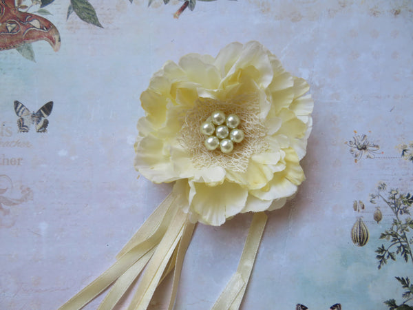 Vanilla Cream Regency Flower Clip