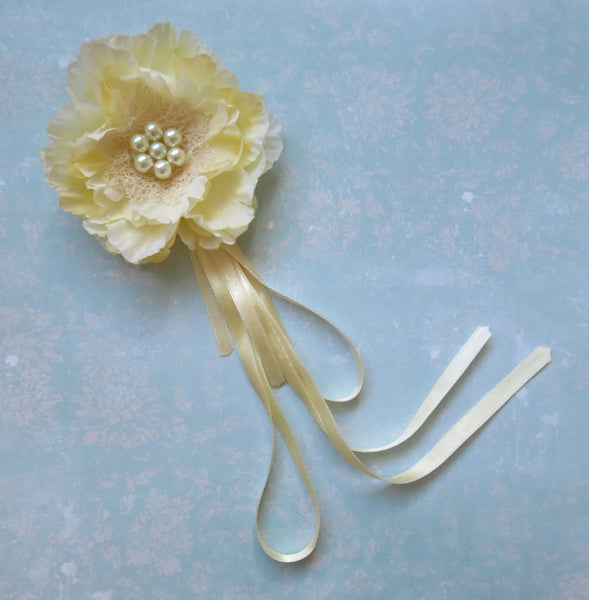 Vanilla Cream Regency Flower Clip