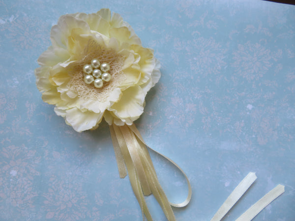 Vanilla Cream Regency Flower Clip