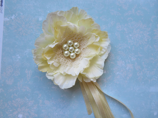 Vanilla Cream Regency Flower Clip