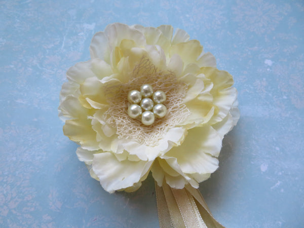 Vanilla Cream Regency Flower Clip