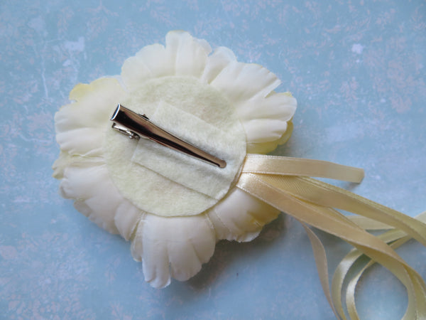 Vanilla Cream Regency Flower Clip