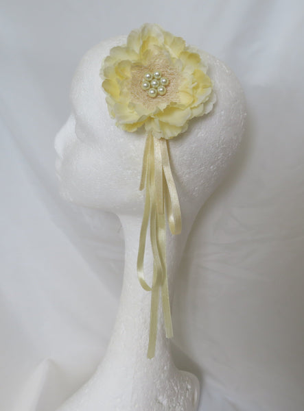 Vanilla Cream Regency Flower Clip