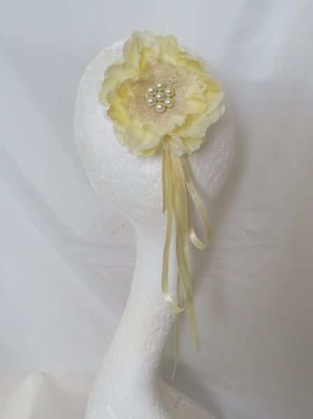 Vanilla Cream Regency Flower Clip