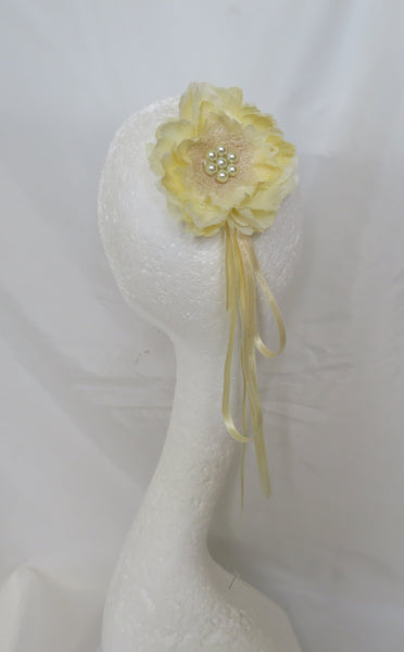 Vanilla Cream Regency Flower Clip