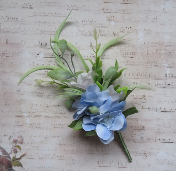 Green Pale Blue and Ivory Regency Flower Sprig