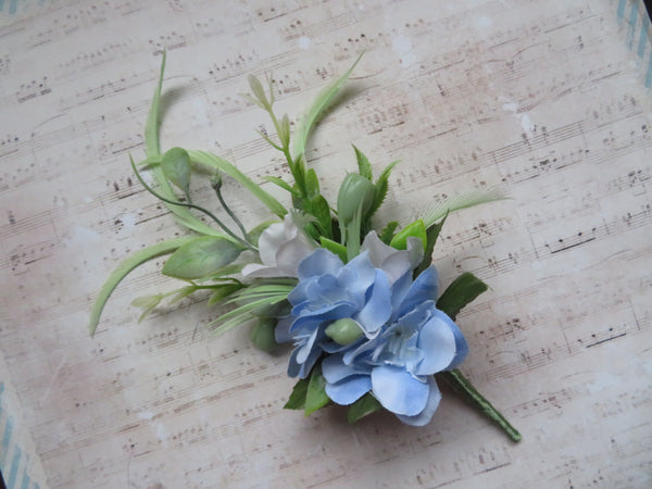 Green Pale Blue and Ivory Regency Flower Sprig