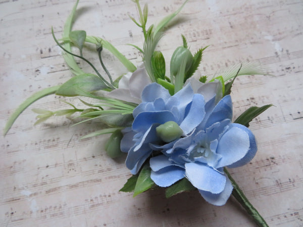 Green Pale Blue and Ivory Regency Flower Sprig