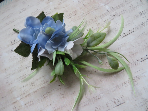 Green Pale Blue and Ivory Regency Flower Sprig