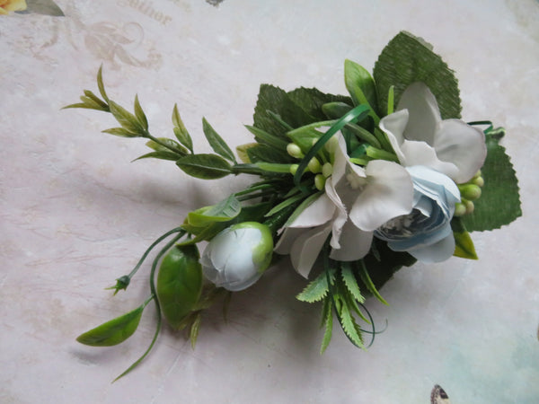 Green Pale Blue and Ivory Regency Flower Sprig