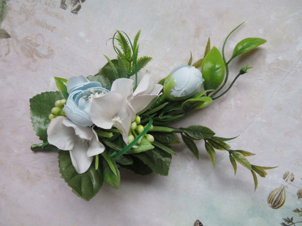 Green Pale Blue and Ivory Regency Flower Sprig