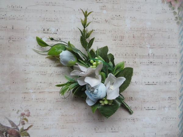 Green Pale Blue and Ivory Regency Flower Sprig