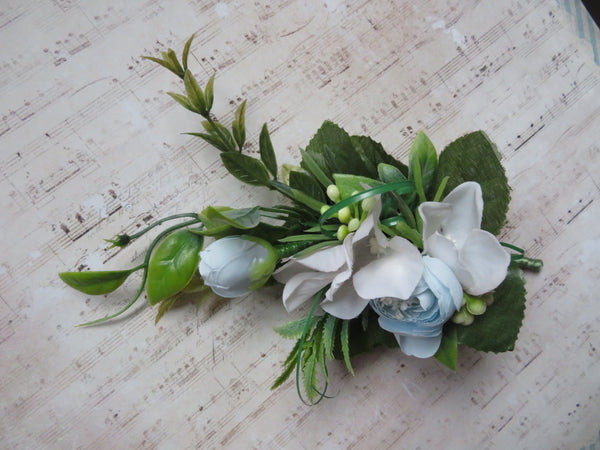 Green Pale Blue and Ivory Regency Flower Sprig