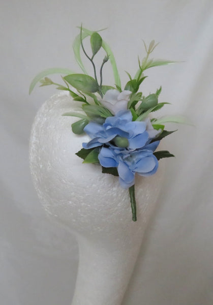Green Pale Blue and Ivory Regency Flower Sprig