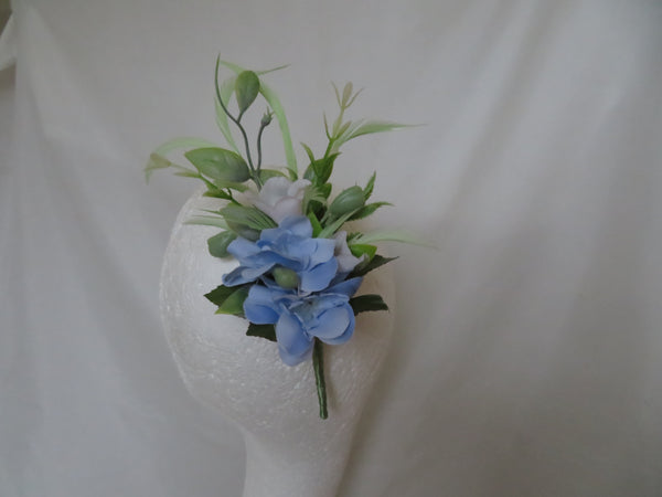 Green Pale Blue and Ivory Regency Flower Sprig