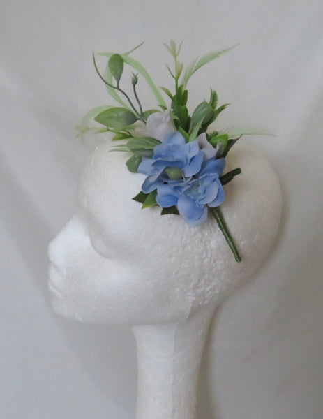 Green Pale Blue and Ivory Regency Flower Sprig