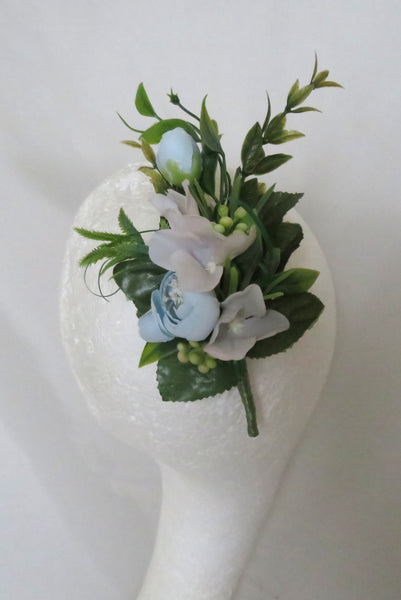 Green Pale Blue and Ivory Regency Flower Sprig